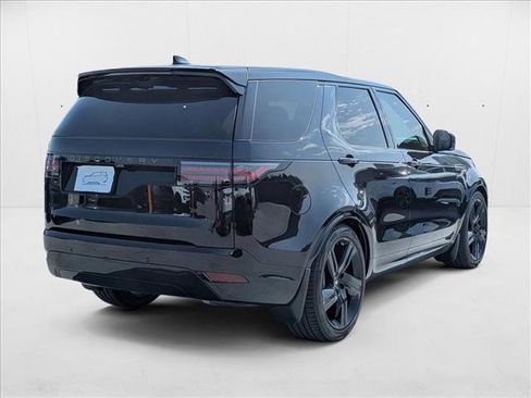 New 2025 Land Rover Discovery Dynamic SE image 2