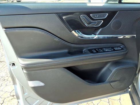 Certified 2023 Lincoln Corsair Standard w/ Equipment Group 101A image 12