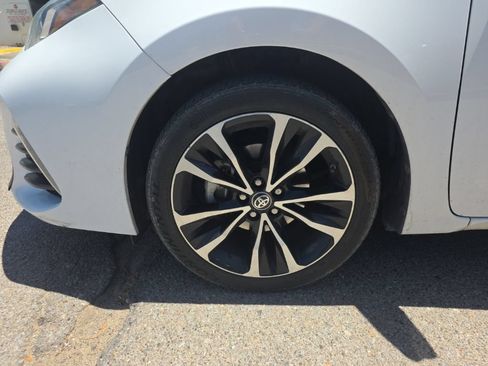 Used 2019 Toyota Corolla SE FWD image 2