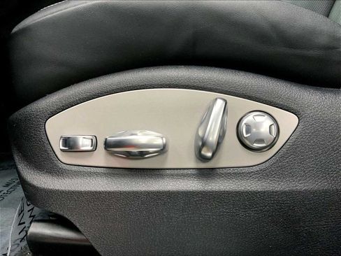 Used 2023 Porsche Macan S AWD/4WD image 39