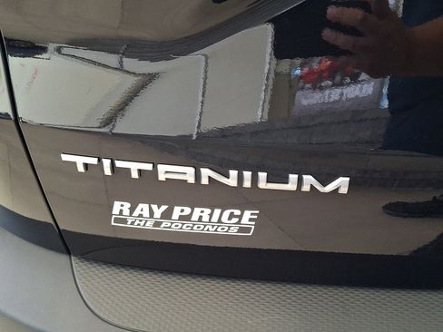 Certified 2022 Ford Escape Titanium w/ Titanium Elite Package AWD/4WD image 33