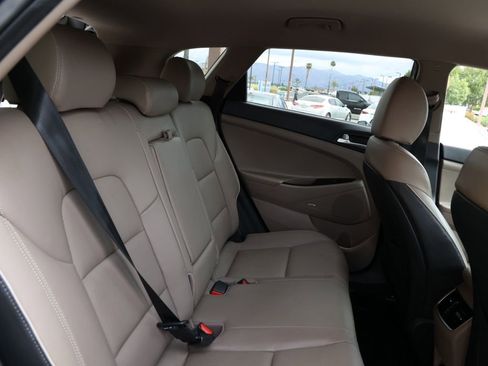 Used 2021 Hyundai Tucson Limited FWD image 18