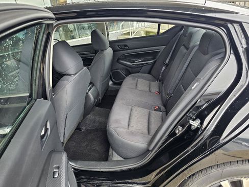 Used 2024 Nissan Altima 2.5 SV FWD image 17