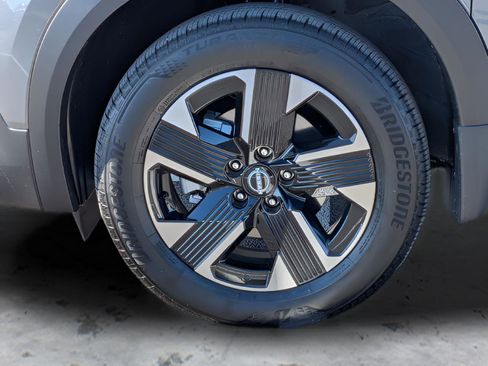 Used 2025 Nissan Kicks SV w/ SV Premium Package AWD/4WD image 9