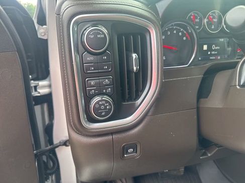 Used 2021 Chevrolet Silverado 1500 LTZ AWD/4WD image 18