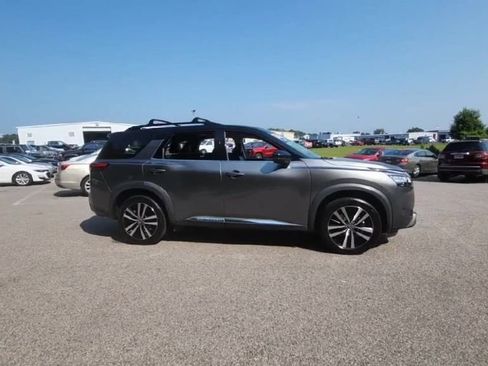 Used 2023 Nissan Pathfinder Platinum image 6