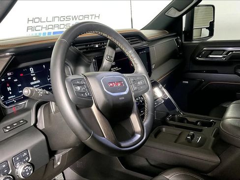 Used 2024 GMC Sierra 2500 AT4 w/ AT4 Premium Plus Package AWD/4WD image 10