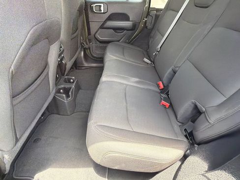 Used 2022 Jeep Wrangler Unlimited Sahara w/ Safety Group AWD/4WD image 20