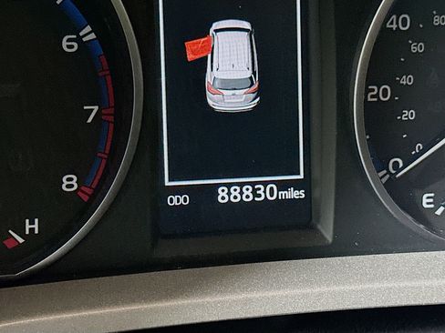 Used 2018 Toyota RAV4 XLE FWD image 19