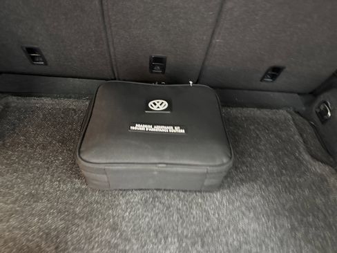 Used 2018 Volkswagen Tiguan SE w/ Panoramic Sunroof Package AWD/4WD image 34