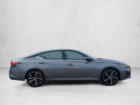 Used 2024 Nissan Altima 2.5 SR FWD image 4