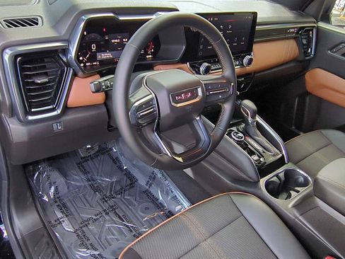 Used 2024 GMC Canyon AT4 w/ Technology Package image 12