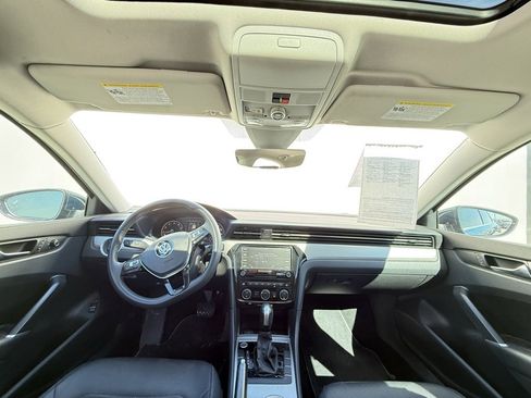Used 2022 Volkswagen Passat 2.0T SE image 6