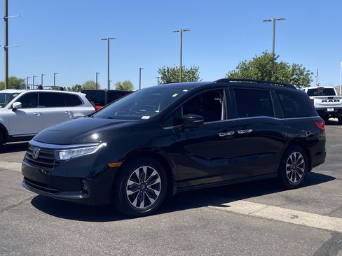 Used 2024 Honda Odyssey EX-L image 2
