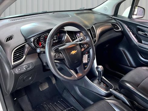 Used 2021 Chevrolet Trax LT AWD/4WD image 15