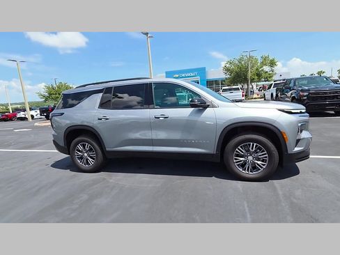 New 2026 Chevrolet Traverse LT w/ Driver Confidence Package FWD image 16