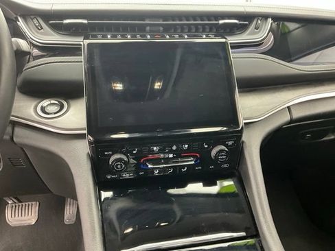 Used 2022 Jeep Grand Cherokee L Limited w/ Luxury Tech Group II AWD/4WD image 10