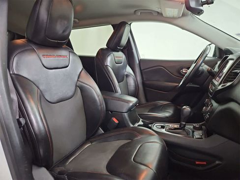 Used 2019 Jeep Cherokee Trailhawk image 21