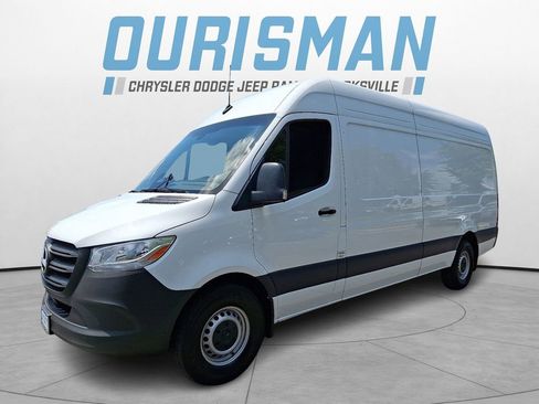 Used 2025 Mercedes-Benz Sprinter 2500 image 3