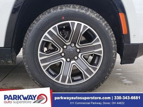 Used 2023 Jeep Wagoneer 4WD w/ Premium Group I image 28