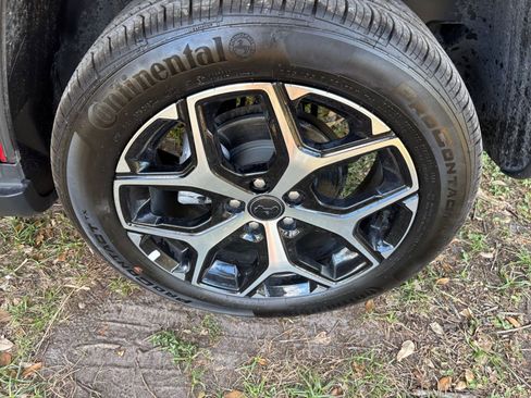 Used 2025 Jeep Compass Limited image 30