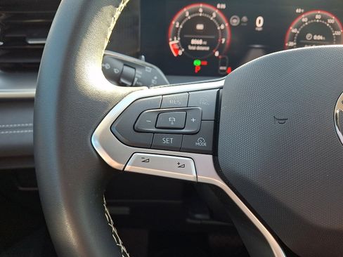 Certified 2025 Volkswagen Tiguan SE AWD/4WD image 21