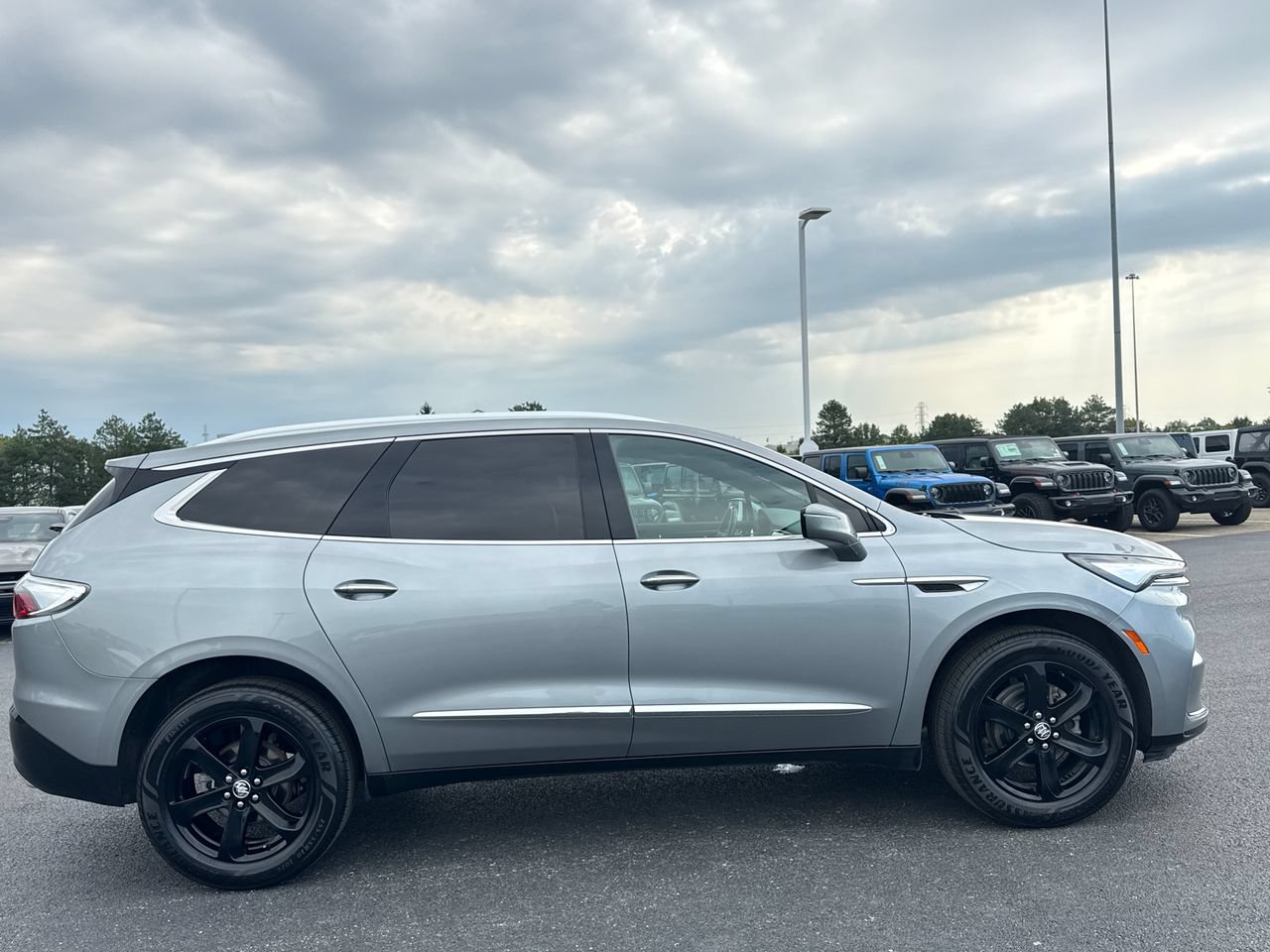 Used 2024 Buick Enclave Essence w/ Sport Touring Edition FWD image 2