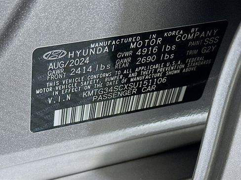 Used 2025 Genesis G70 2.5T image 12