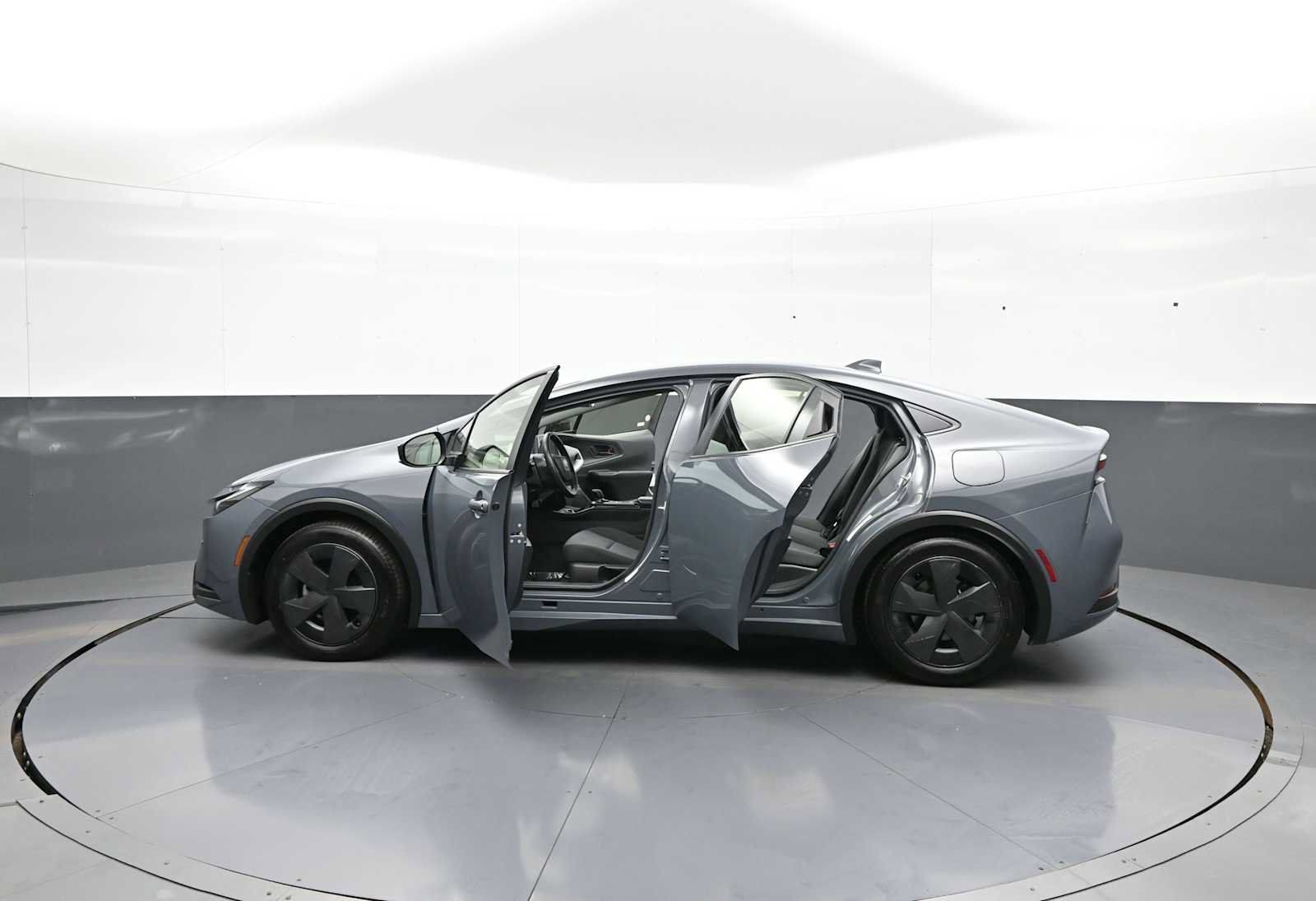 Used 2025 Toyota Prius LE FWD image 42