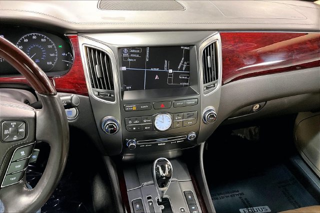 Used 2012 Hyundai Equus Signature RWD image 5