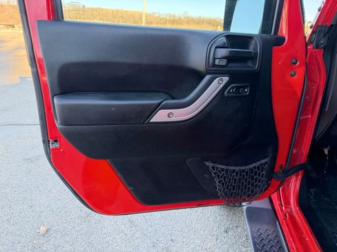 Used 2018 Jeep Wrangler Unlimited Sahara w/ Connectivity Group image 14