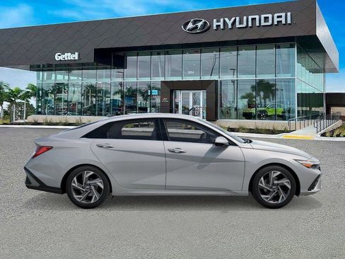 Certified 2025 Hyundai Elantra Limited image 7