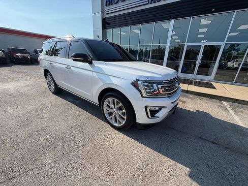 Used 2019 Ford Expedition Limited w/ Equipment Group 302A RWD image 2