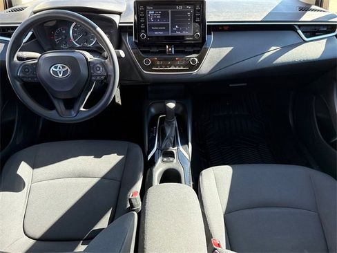 Used 2021 Toyota Corolla LE image 11
