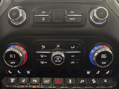 Used 2021 GMC Sierra 2500 Denali w/ Denali Black Diamond Edition image 21