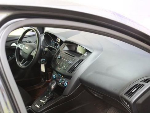 Used 2017 Ford Focus SE w/ SE Sport Package FWD image 11