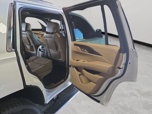 Used 2020 Cadillac Escalade Platinum AWD/4WD image 39