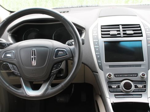 Used 2020 Lincoln MKZ image 34