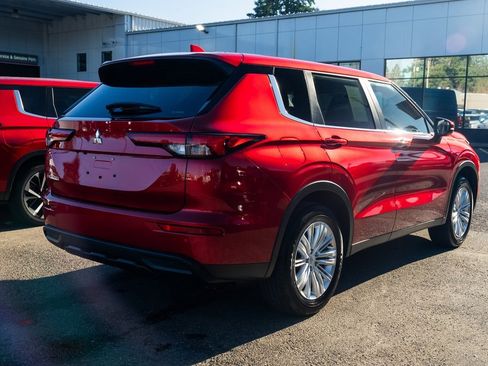 Used 2024 Mitsubishi Outlander ES image 6