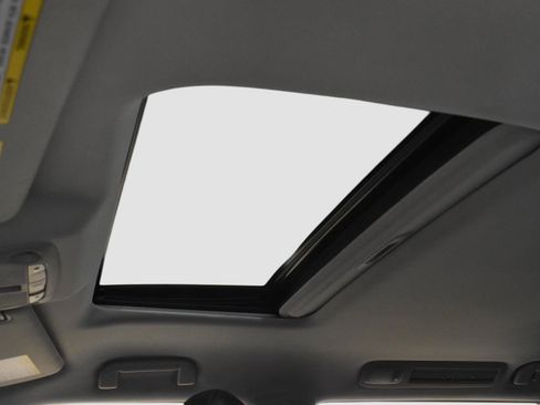 Used 2020 Nissan Armada SL w/ Premium Package image 5