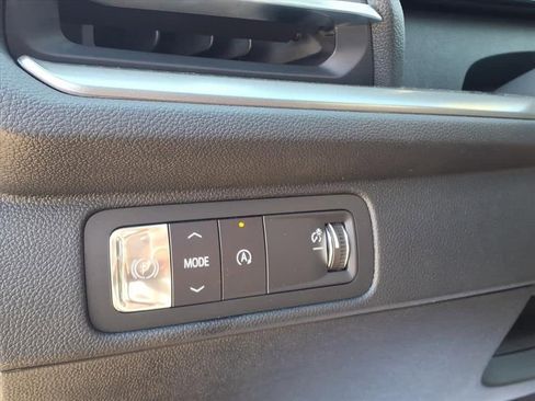 New 2026 Chevrolet Traverse LT w/ Sun and Wheel Package FWD image 15