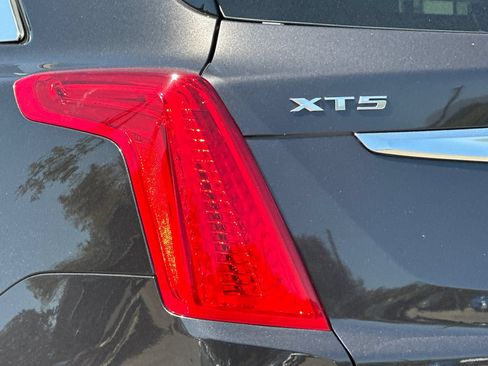 Used 2018 Cadillac XT5 Luxury w/ Driver Awareness Package FWD image 30