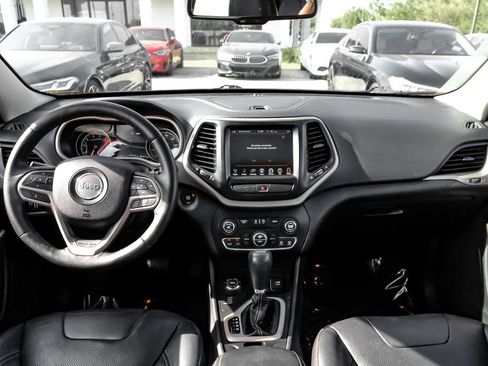 Used 2017 Jeep Cherokee Limited w/ Luxury Group AWD/4WD image 11