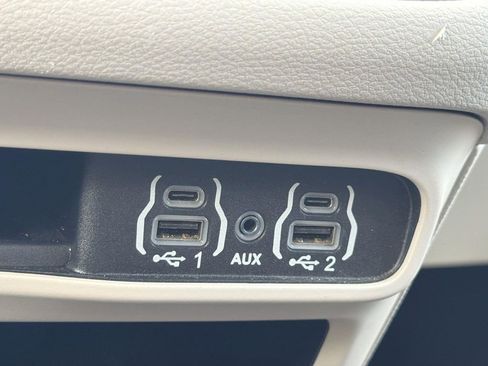 Used 2023 Chrysler Voyager LX FWD image 17