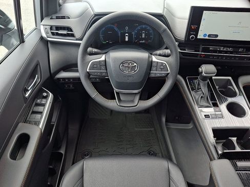 Used 2026 Toyota Sienna XLE Woodland Edition AWD/4WD image 12