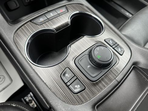 Used 2023 GMC Acadia SLT image 42