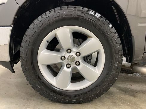 Used 2017 RAM 1500 Classic SLT AWD/4WD image 2