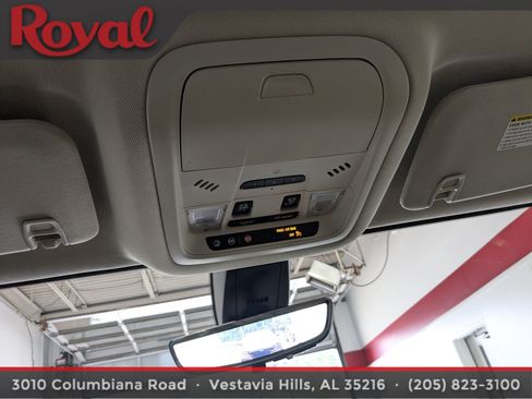 Used 2021 GMC Acadia Denali w/ Denali Ultimate Package AWD/4WD image 27