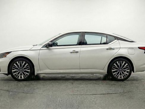Used 2025 Nissan Altima 2.5 SV FWD image 5