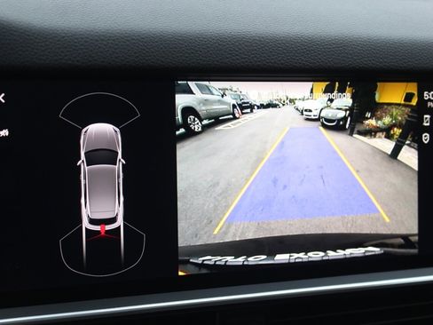 Used 2022 Porsche Cayenne Platinum Edition image 10